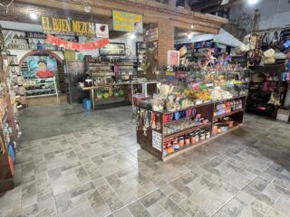 Si estás de visita en #Huatulco no dejes de venir a el #BuenMezcal, orgullosamente la primera mezcalería de Huatulco, inaugurada en los primeros años del desarrollo de Huatulco en 1987