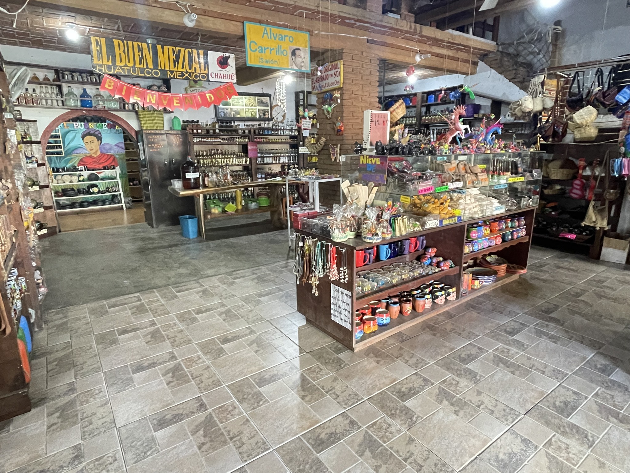 Si estás de visita en #Huatulco no dejes de venir a el #BuenMezcal, orgullosamente la primera mezcalería de Huatulco, inaugurada en los primeros años del desarrollo de Huatulco en 1987